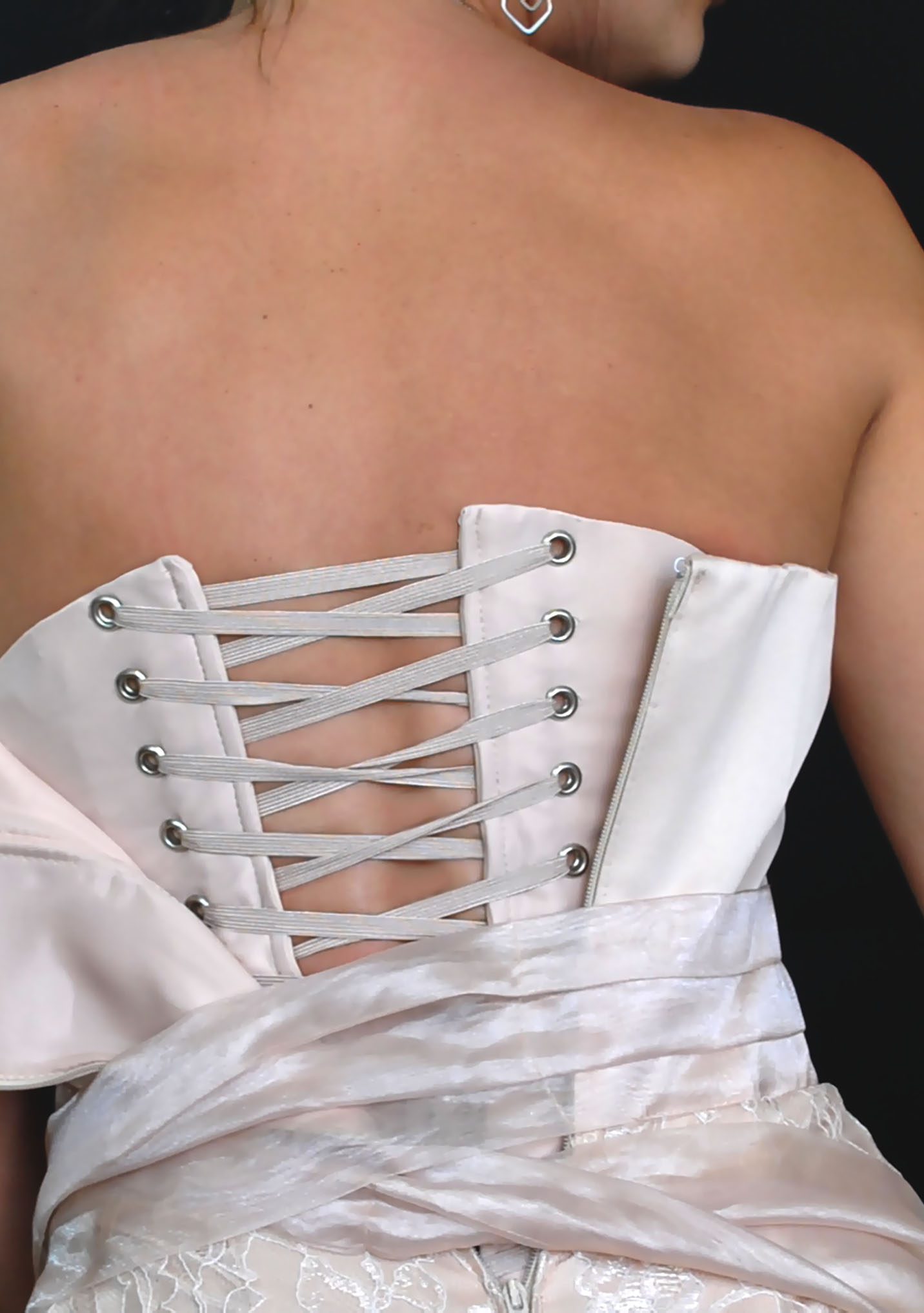 built-in-waist-reducing-corset